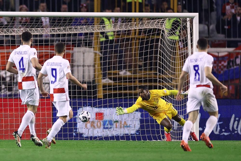 每体：巴萨仍在关注凯恩，等待他和拜仁的最终动向