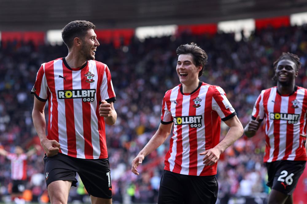 重创！皇马悍将伤缺两月 巴尔韦德或被迫改踢右后卫