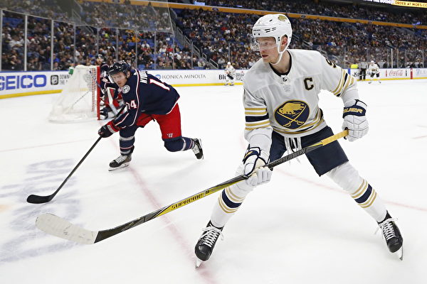 姆巴佩双响+库尔图瓦神扑！皇马3-0大胜重回正轨，阿诺德伤退成隐忧